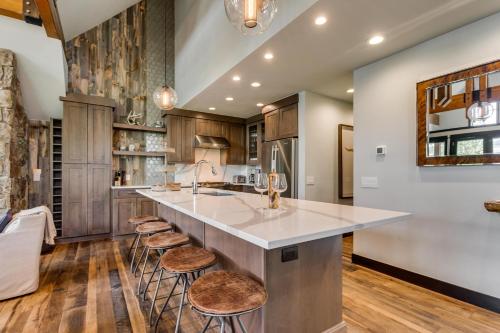 a kitchen with a large island with stools at Aussie Elegance at Slopeside in Silverthorne