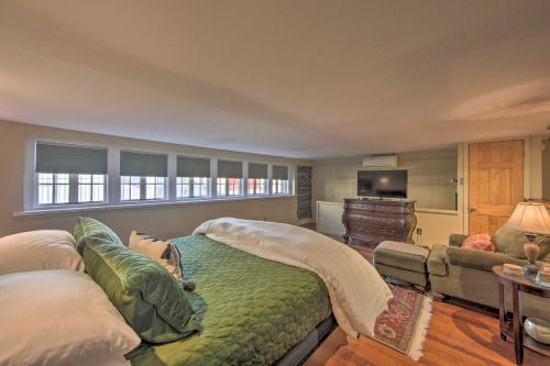 TV/Unterhaltungsangebot in der Unterkunft Updated Apartment in Historic Dtwn Marshall!