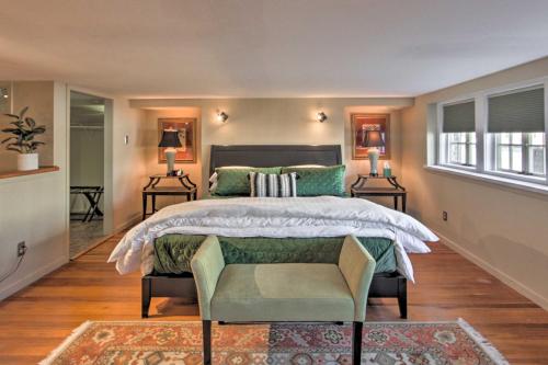 ein Schlafzimmer mit einem Bett und einem Stuhl und einem Fenster in der Unterkunft Updated Apartment in Historic Dtwn Marshall! in Marshall