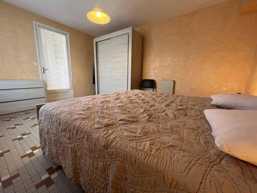 Postel nebo postele na pokoji v ubytování Maison Saint-Pierre-d'Oléron, 2 pièces, 4 personnes - FR-1-246A-191