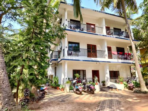 a building with motorcycles parked in front of it at Sabinas Goa in Saligao