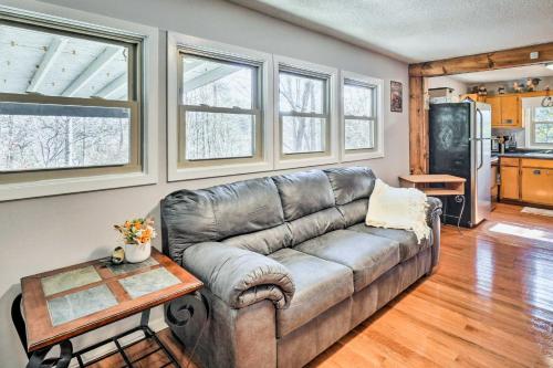Кухня или мини-кухня в Pigeon Forge Cabin with Private Hot Tub and Gas Grill
