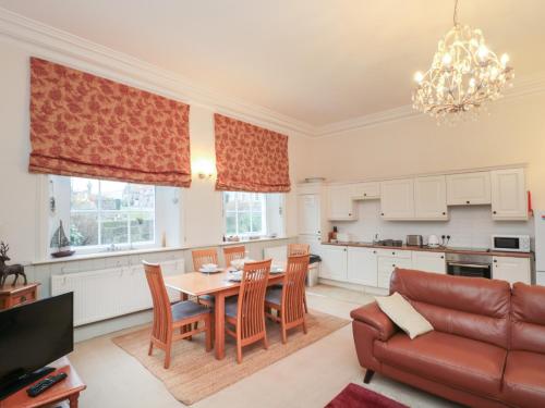 Apartment 1 Sneaton Hall – Photos 5