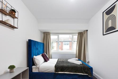 Ένα ή περισσότερα κρεβάτια σε δωμάτιο στο Stylish Home From Home in Leeds