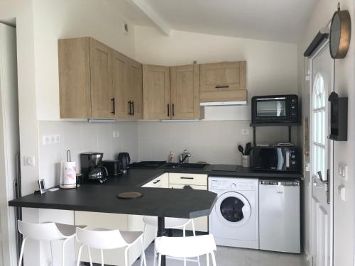 Η κουζίνα ή μικρή κουζίνα στο Studio 35m2 à 3 km de la gare d Angoulême avec draps et linge de maison fournis