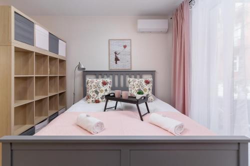 Posteľ alebo postele v izbe v ubytovaní Deluxe Studio Cracow Ariańska by Renters