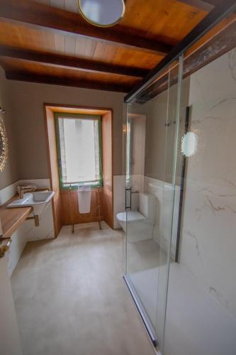 Ένα μπάνιο στο CASA CON ENCANTO (o Refuxio)