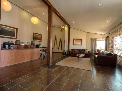Χώρος καθιστικού στο Desert Breeze Lodge