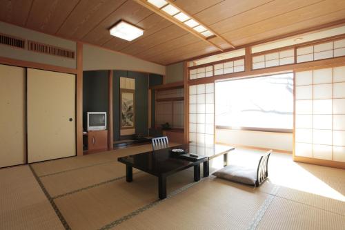 a living room with a table and a window at Donkairo in Ako