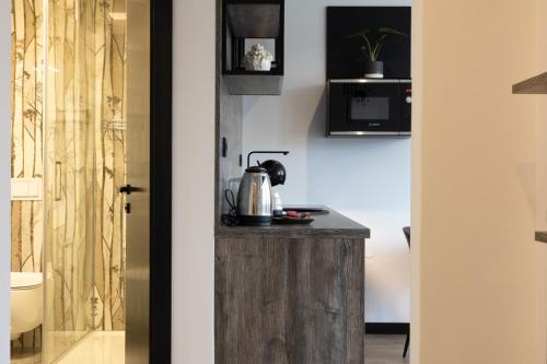 a room with a counter with a tea kettle on it at Apartmani Mozart-centar Virovitica in Virovitica