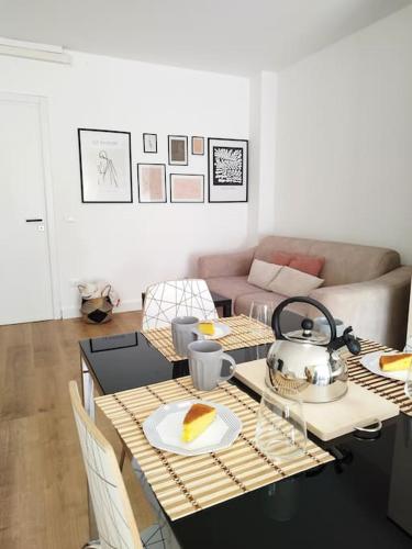a living room with a table with a tea pot on it at Casa Phimes in Calatafimi