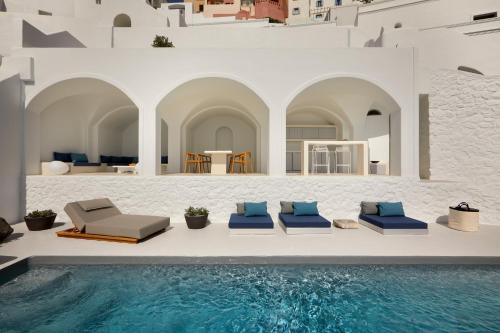 Bazén v ubytování Inspire Santorini Luxury Villas nebo v jeho okolí