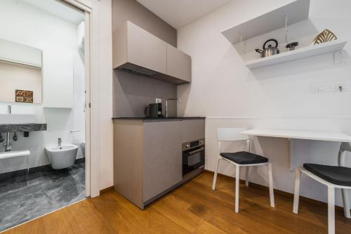 Η κουζίνα ή μικρή κουζίνα στο RG8 Independent Apartment