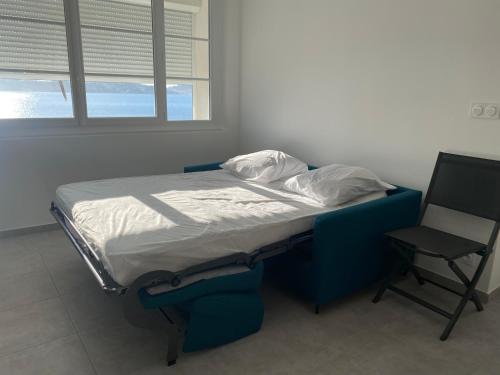 En eller flere senge i et værelse på Splendide Studio Miramar vue mer avec terrasse
