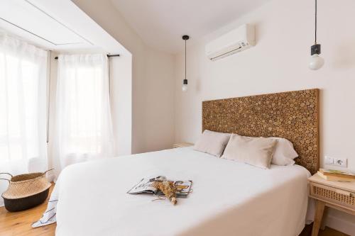 a bedroom with a bed with a spider on it at WOW Apartments by Olala Homes in El Arrabal