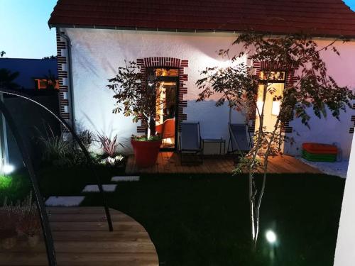 Taman di luar Ô'date gîte &spa