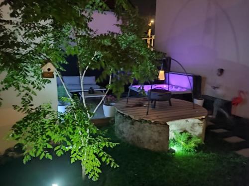 Taman di luar Ô'date gîte &spa