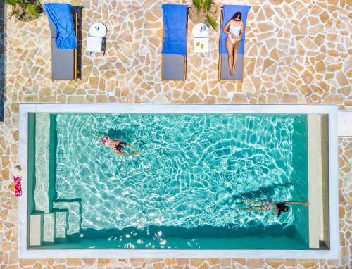 Swimmingpoolen hos eller tæt på Aloni Villas Sea View