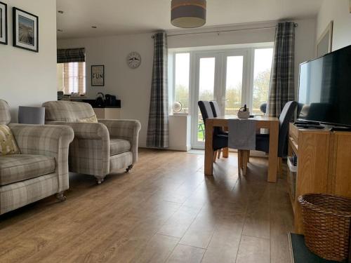 Μια τηλεόραση ή/και κέντρο ψυχαγωγίας στο Hotdog House Filey Detached Pet Friendly Eco-House