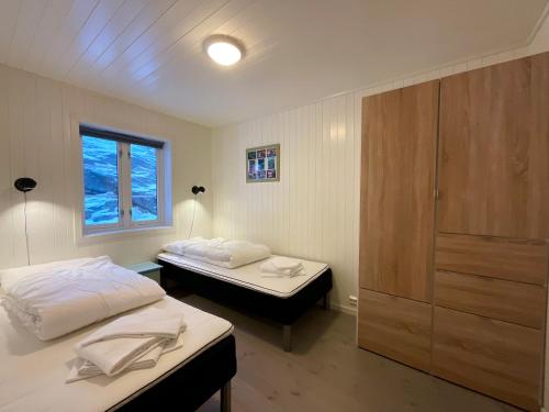 Un pat sau paturi într-o cameră la Ocean View Tind Lofoten