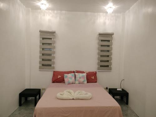 Postel nebo postele na pokoji v ubytování Bais City Home Staycation