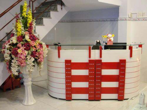 two large white barrels with flowers in a room at Khoa Phu Hotel in Can Tho