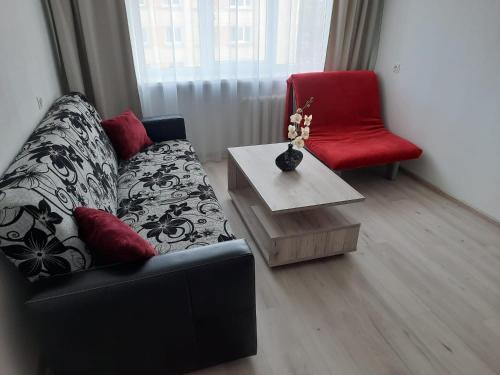 Ruang duduk di PA Apartment