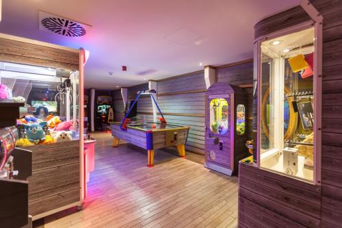 a childrens room with a pool table and a slide at 4-Sterne Superior Erlebnishotel Bell Rock, Europa-Park Erlebnis-Resort in Rust
