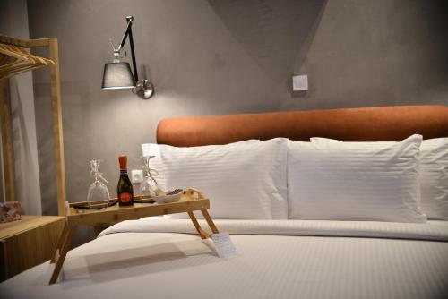 Postel nebo postele na pokoji v ubytování Anixi Hotel by AP