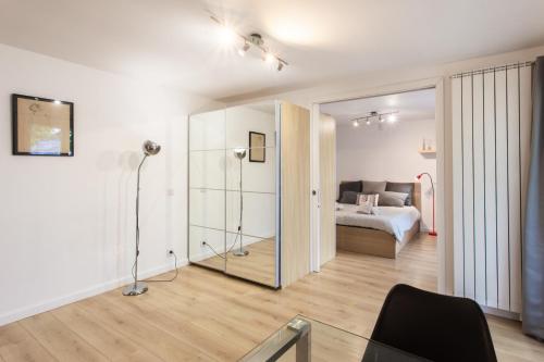 Posteľ alebo postele v izbe v ubytovaní Beautiful villa with panoramic view over Nice