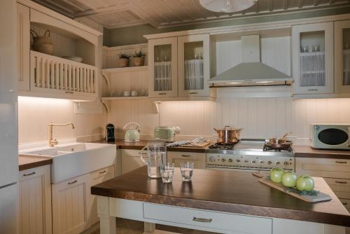 a kitchen with white cabinets and a counter top at Villa Comi in Mavráta