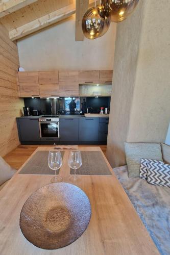 Una cocina o zona de cocina en Die Holzgauerin
