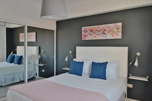 Кровать или кровати в номере Lincoln Suite