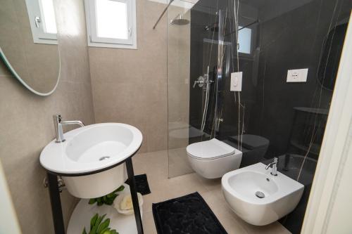 a bathroom with a sink and a toilet at VILLA LEVANTE - Beach & Jacuzzi in Torre Santa Sabina