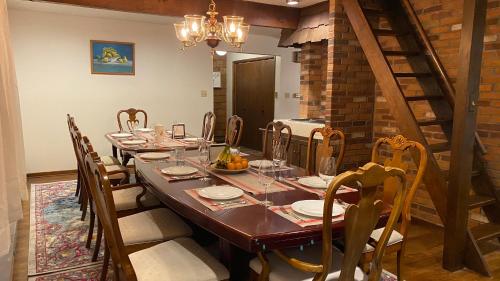 Ein Sitzbereich in der Unterkunft Spacious Gateway, 15 min to Camelback Ski, Hot tub, Game room