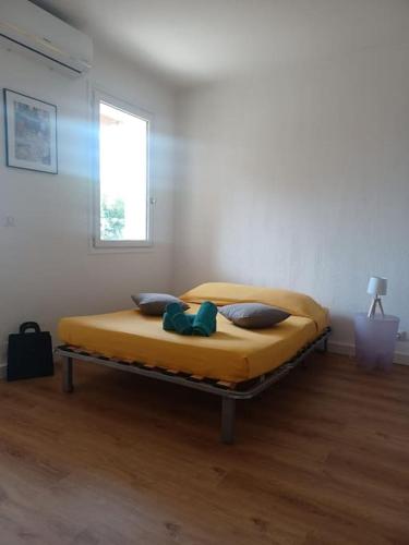 a bedroom with a bed in a room with a window at Studio Centre Ville Saint-Florent à 100m de la mer in Saint-Florent