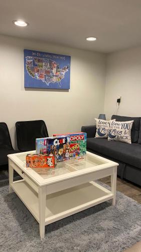 Ein Sitzbereich in der Unterkunft Spacious Gateway, 15 min to Camelback Ski, Hot tub, Game room
