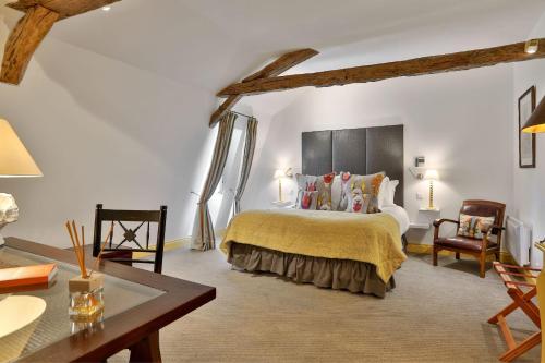Ein Bett oder Betten in einem Zimmer der Unterkunft La Chartreuse du Bignac - Teritoria
