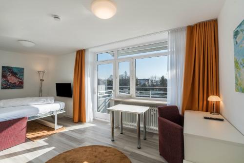 a bedroom with a bed and a large window at Huber Living Single 201 in Germering