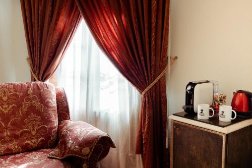 Utensilios para hacer té y café en Hotel Palazzo Alexander