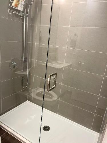 Luxury One Bedroom Condo – Photos 5