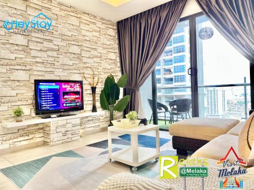 TV a/nebo společenská místnost v ubytování Atlantis Residences Melaka by HeyStay Management