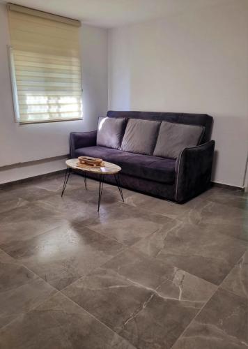 Un lugar para sentarse en דירה בסטייל