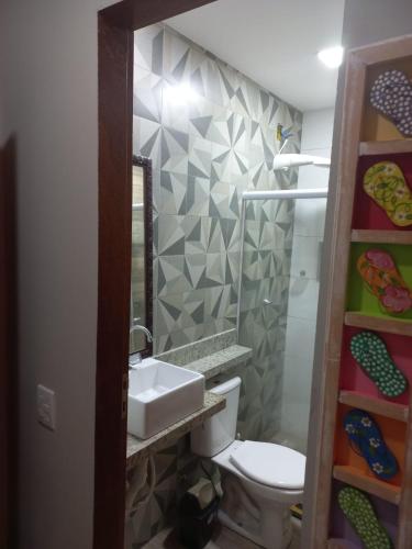 a bathroom with a sink and a toilet at Flat Beverly Hills 101B in Vila Velha
