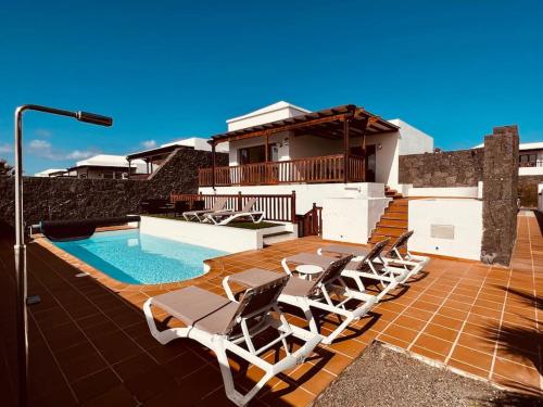 The swimming pool at or close to Lovely Casa Sueños, heated pool x snooker table