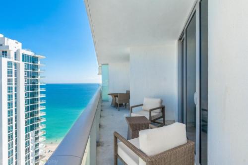 2 Bedroom Hyde Beach Resort 1704 – Photos 2