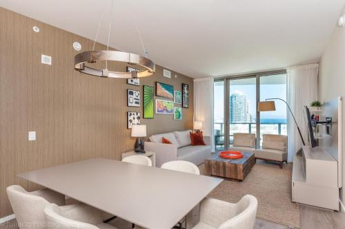 2 Bedroom Hyde Beach Resort 1704 – Photos 3