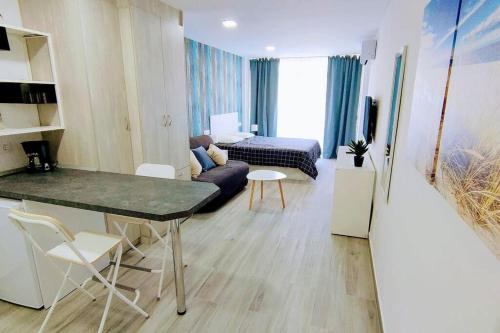 Sunshine 435 by CASAS COCODRILO