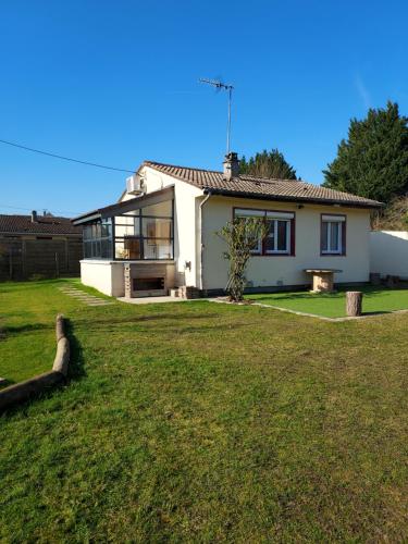 a white house with a large yard in front of it at Maison calme et chaleureuse in Châlette-sur-Loing