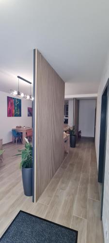 an empty room with a wooden partition in an office at Casa Pe Vale in Râşnov